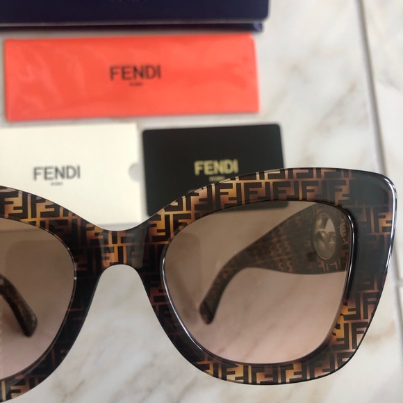 🔥NEW BLOGGERS CHOICE FENDI SUNGLASSES 🔥 - Picture 10 of 16